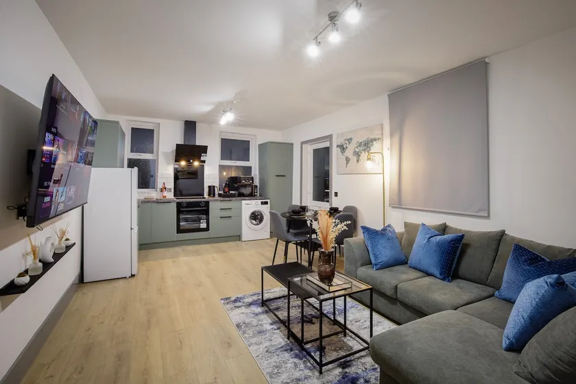 Modern & Cosy 2 Bedroom Flat - Image 1