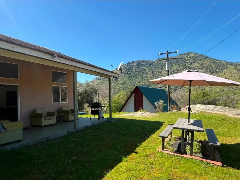 Large 3 bedroom home- 6 miles to SNP - Image 1