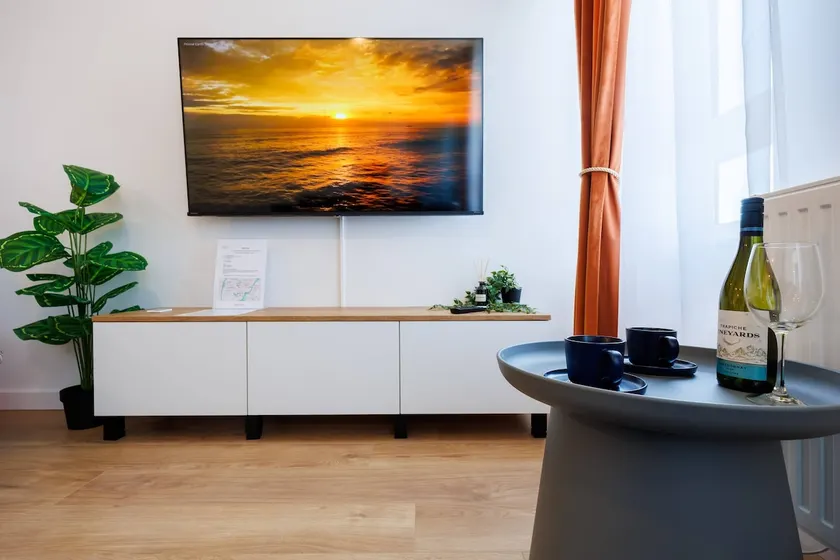 Zenith Suite Residence- City Centre, Free Parking by StayNest - Image 1