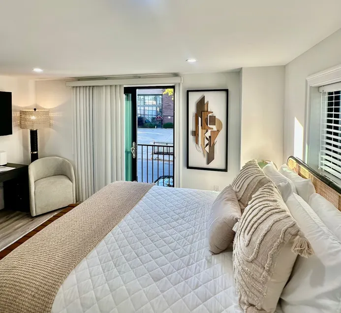 Elegant & Cozy Escape • Close Salem/Boston - Image 1