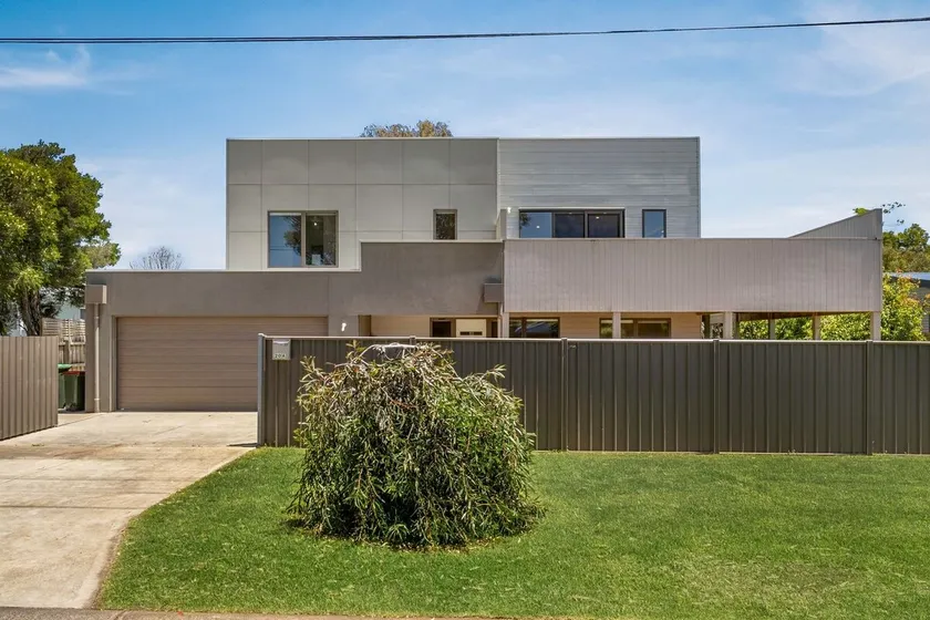 Beachside Retreat - Image 1