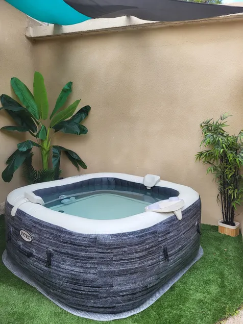 Comfortable house with relaxation area - Image 1