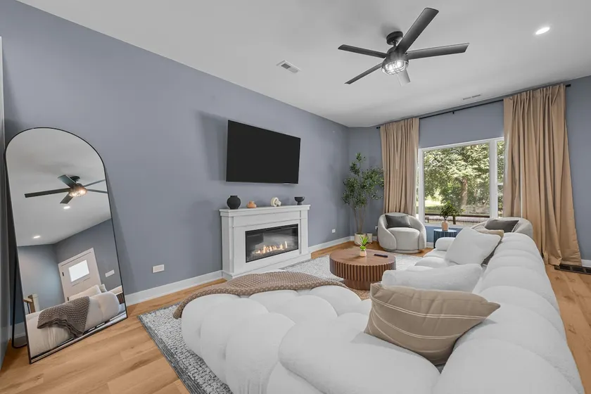 Lux Stay Sleeps 8: DT Geneva - Image 1