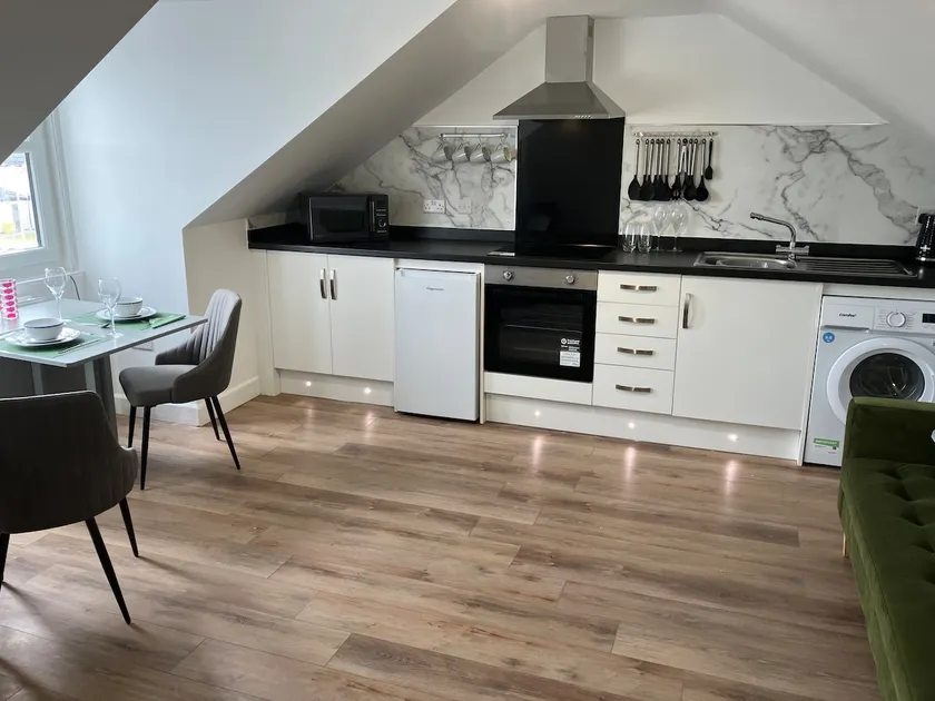 Self contained 1 bed apartment - Image 1
