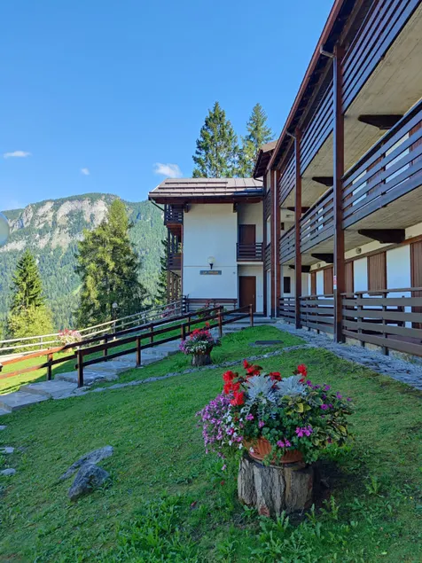 The Artist's Refuge – One min from the slopes - Image 1