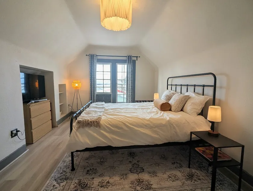 The Green House, RiNo | Queen Bed, Kitchenette - Image 1