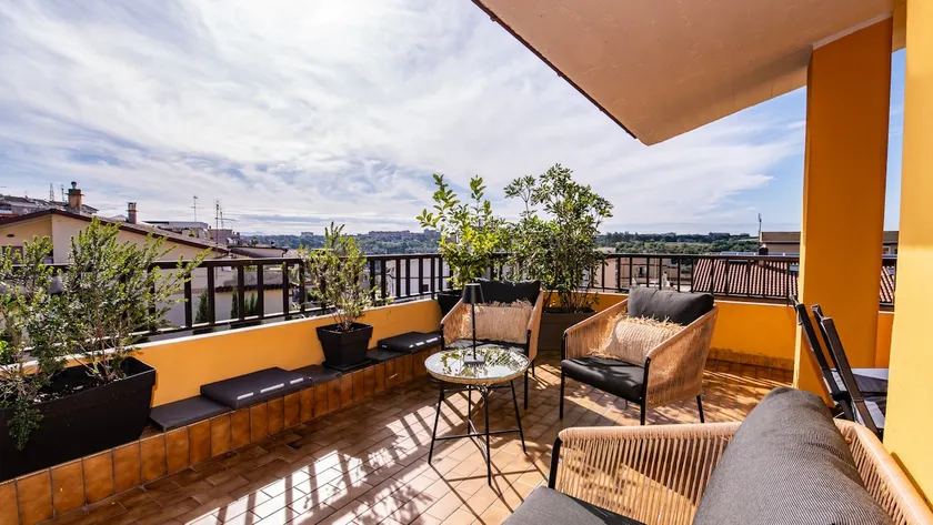 Yellow Oasis Escape Terrazza Panoramica Roma - Image 1