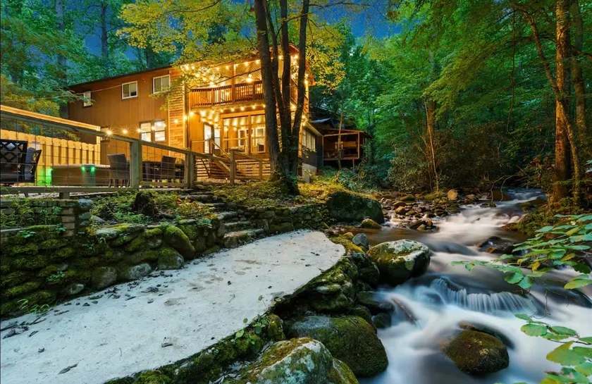 New! Amazing Running Creek! New Build w/ Hot Tub! - Image 1