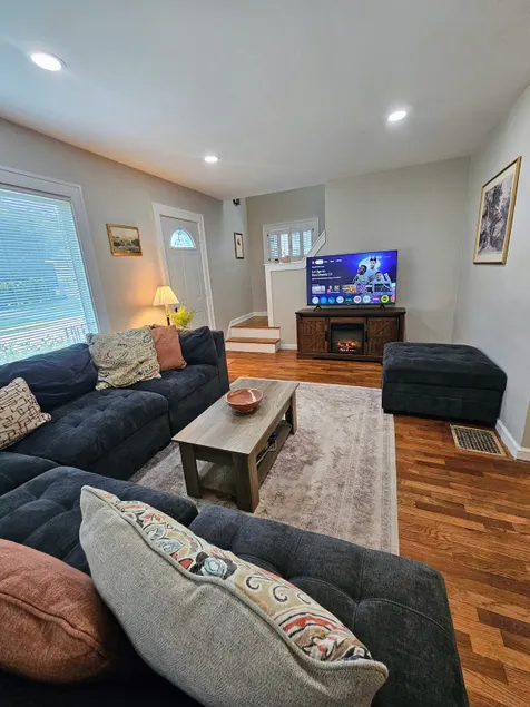 The Cozy Cottage - Image 1