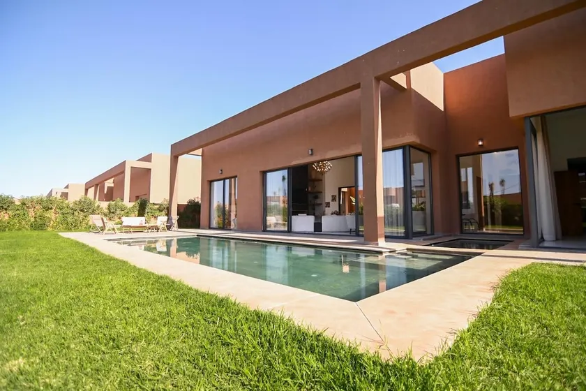 Included: Housekeeper, Padel & Gym. Heated pool - Image 1