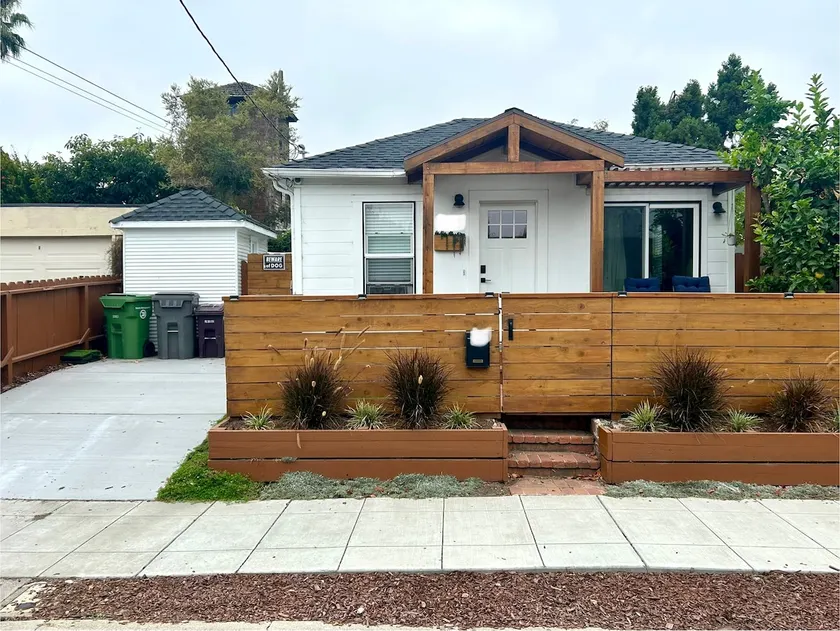 Entire house in Oakland - Image 1
