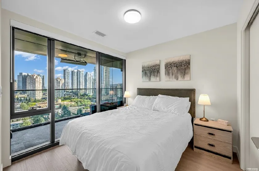 Bright 1B+1B Condo/Central - Image 1