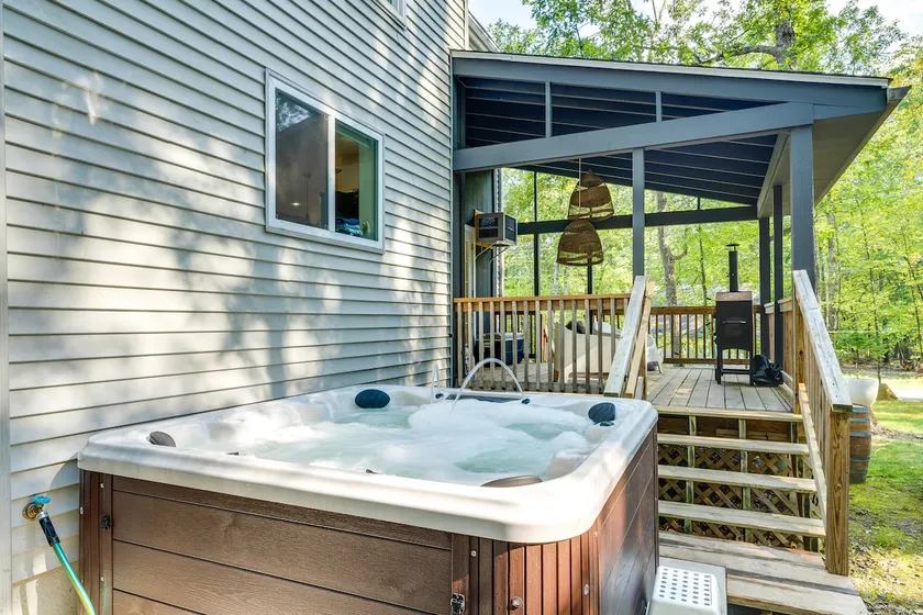 Private Yard, Playset: Family Home in Penn Estates - Image 1