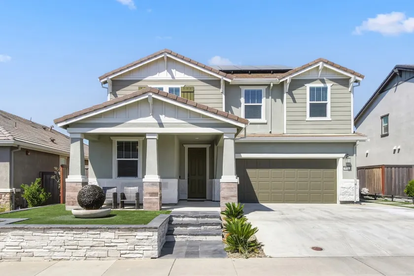 One Big and Beautiful House in Lincoln - Image 1