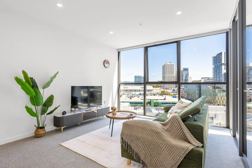 Central Woden Stay, Near Hospital, CIT, Pool - Image 1