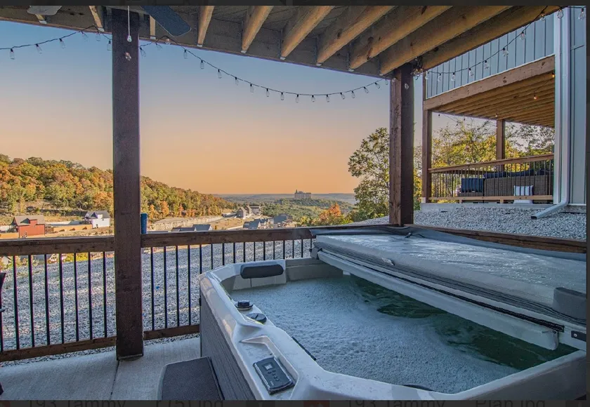 Stunning home 6 BR/5 BA/Sleeps 16/Hot Tub - Image 1