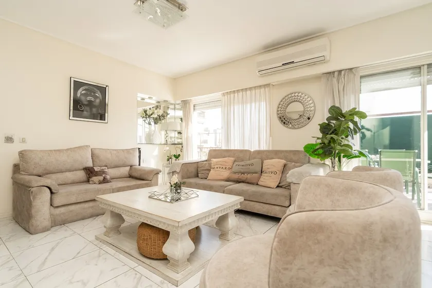 3 bedrooms · Grill · Balcony terrace · Gym · A/C • 6 people - Image 1