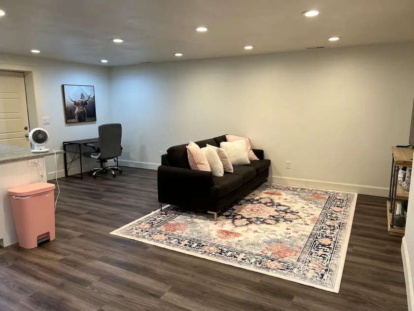 Salem Sweet Spot - basement apartment - Image 1