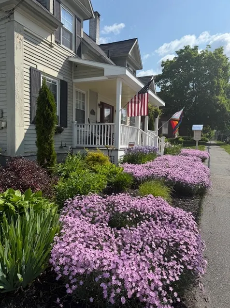 Prime Downtown Location - Image 1