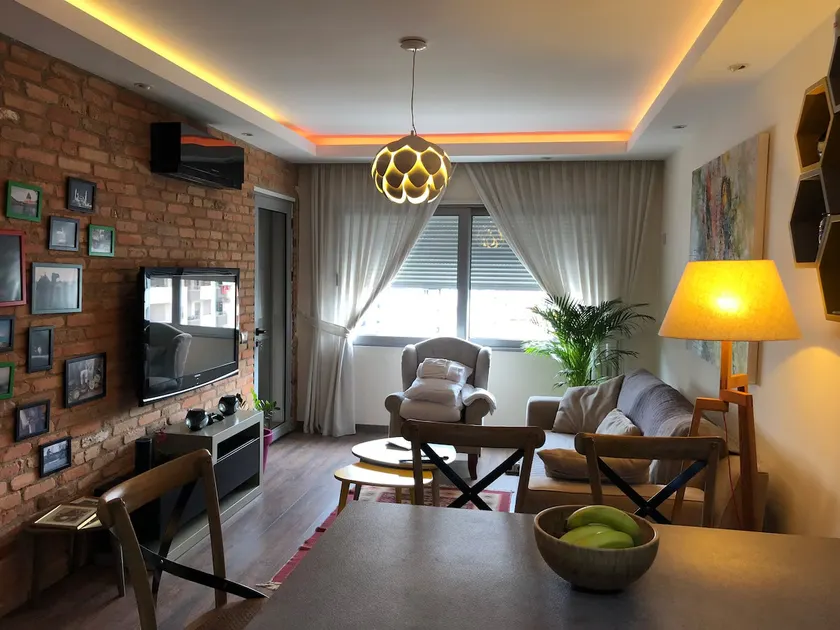 Luxury Apt between Airport and Center - Image 1