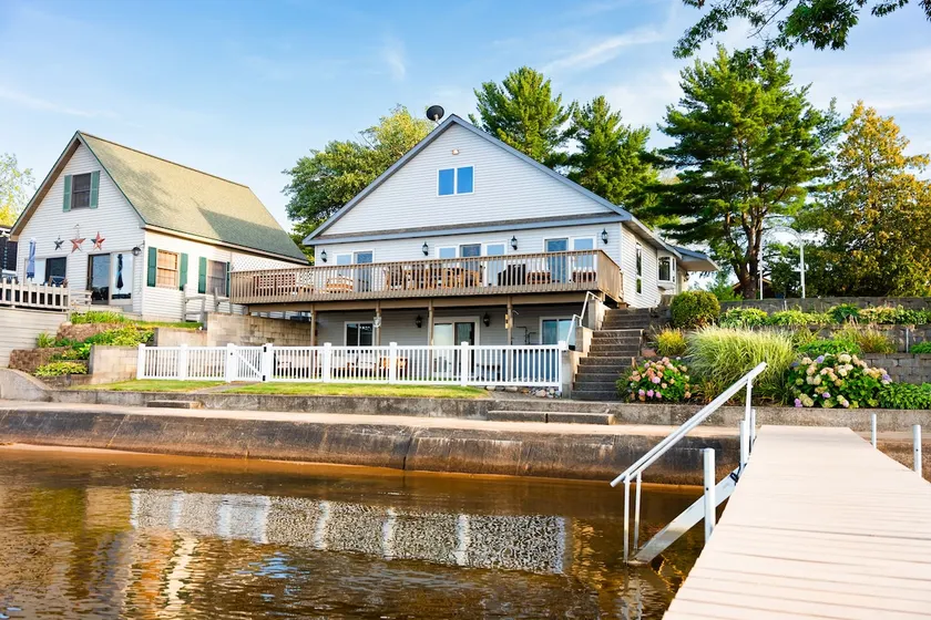 6bdr Lakefront Home w/Hot Tub - Image 1