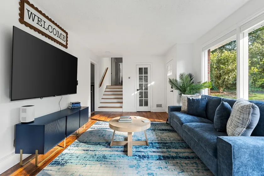 Orange Pit | Luxury 3BR + 75” TV + Fire Pit Yard - Image 1