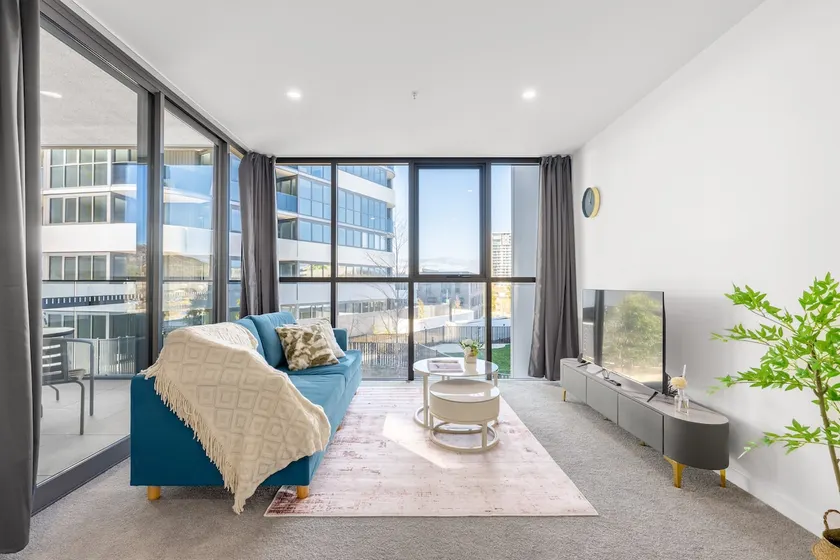 Stylish Woden Apt Near Hospital w Pool, Parking - Image 1