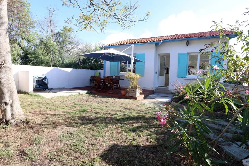 Garden house near the beach and bike path - Image 1