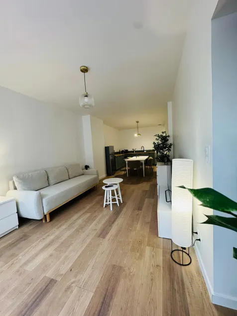 City Home : 2 chambres, Parking gratuit, Central - Image 1