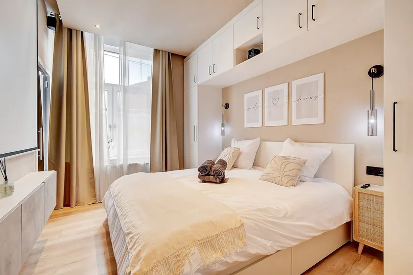 L'Escapade - Suites & Projectors - Image 1