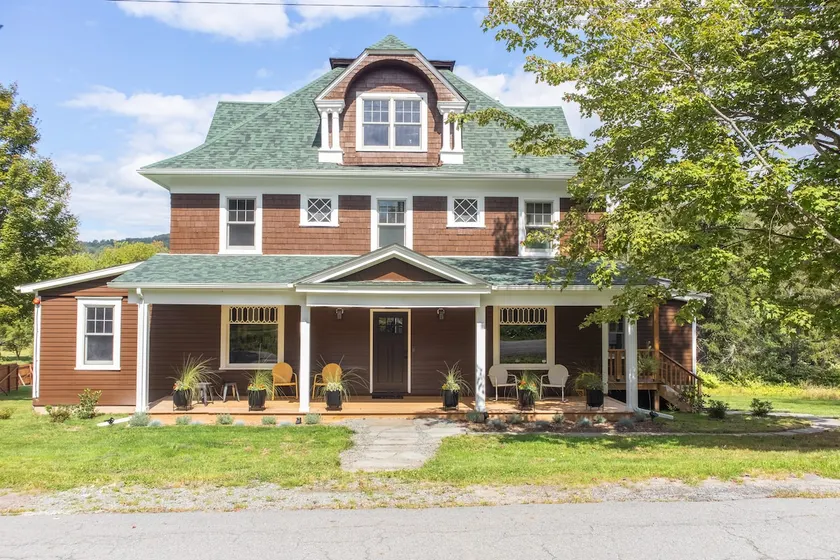 Morningwood Manor - Luxury Retreat with Hot Tub - Image 1