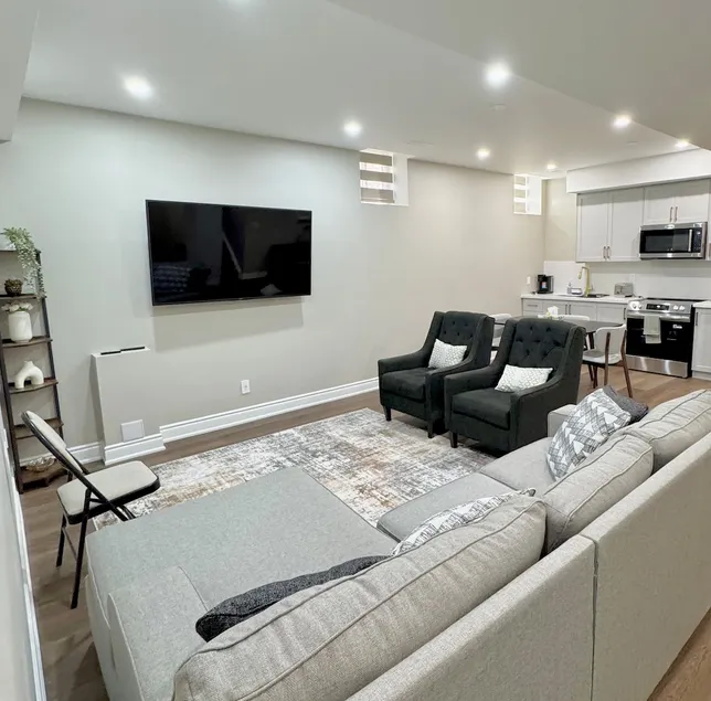 Oakville Oasis – 2BR/2 Bath + Kitchen & 1 Parking - Image 1