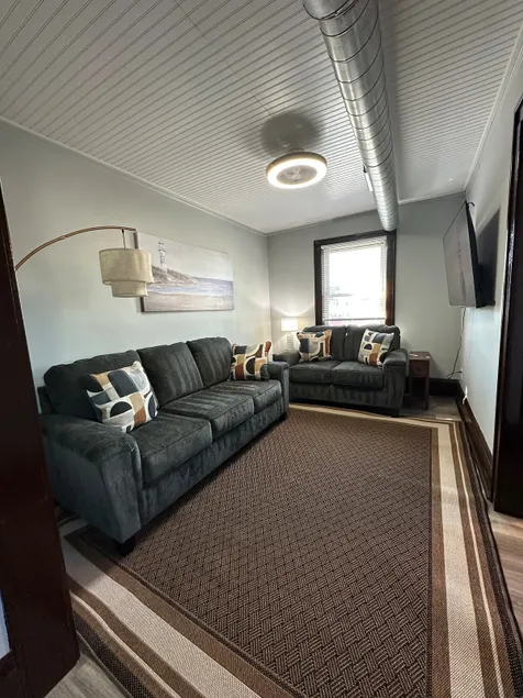 Spacious 1BR Retreat w/ 2 Beds & Modern Comfort - Image 1