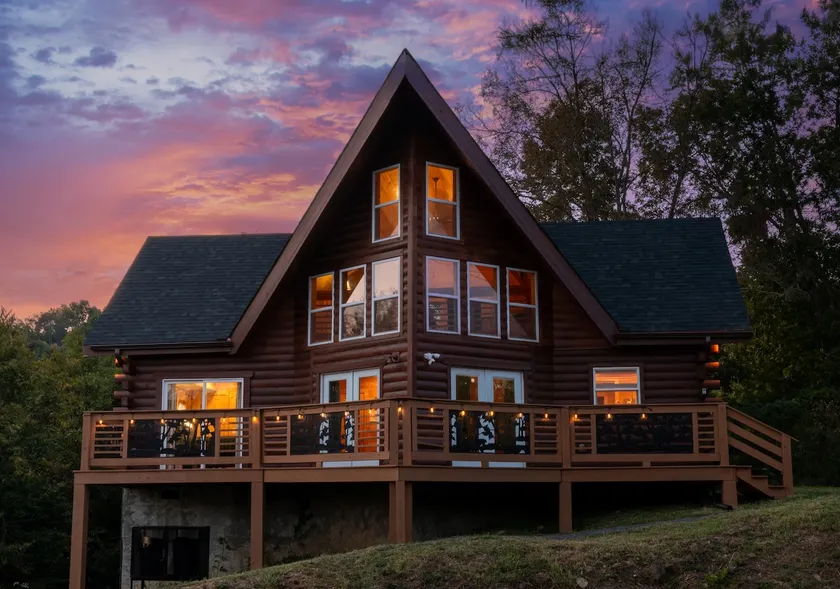 Charming Mountain Dream PrimeLocation Sleeps 8 - Image 1