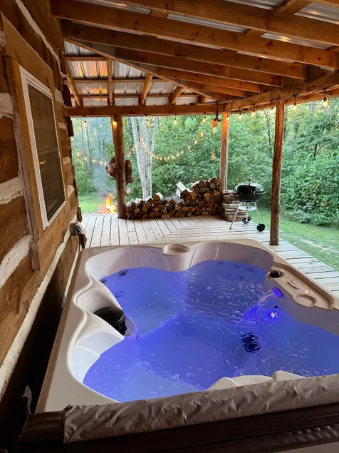 *Luxury Hocking Hills Log Cabin* - Image 1