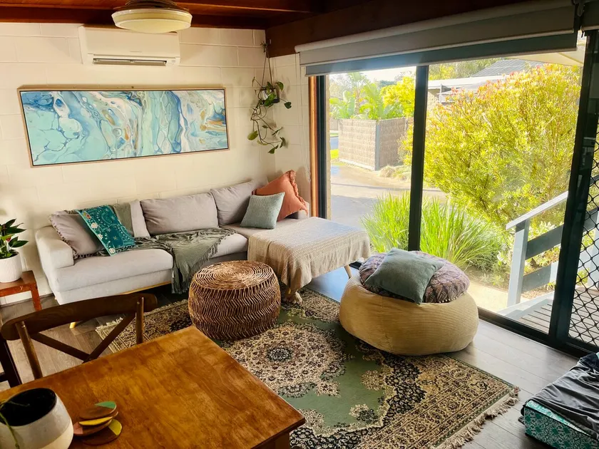 Cute and cosy coastal unit - Image 1
