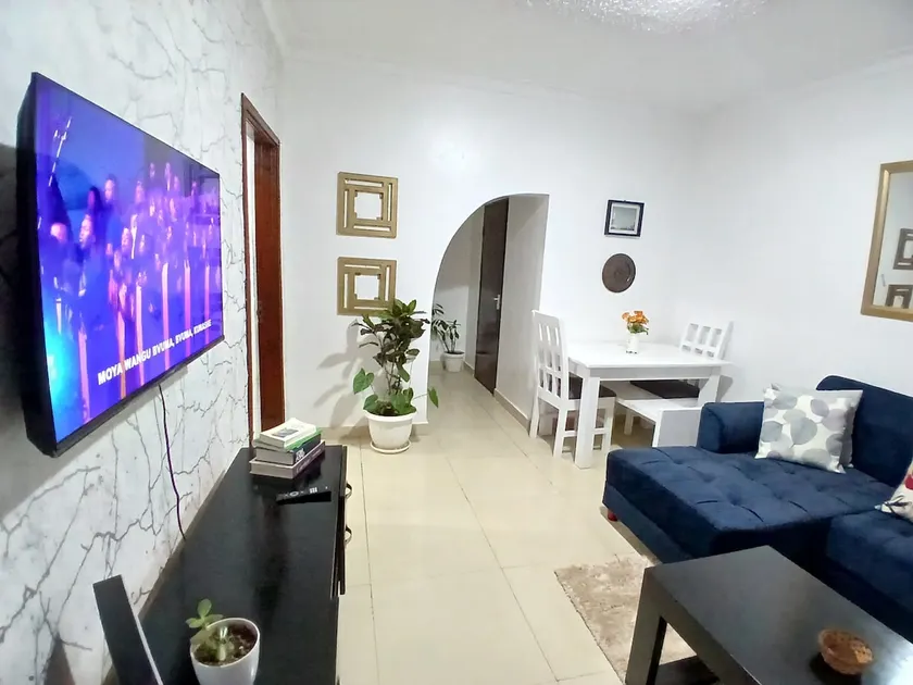 Central, cozy and tidy room by Acacia mall - Image 1