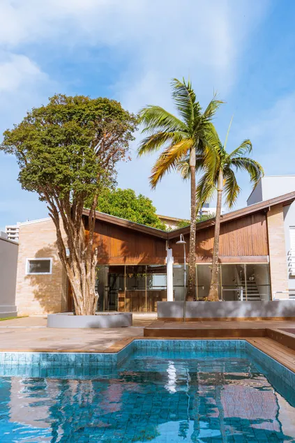Family, friends, swimming pool, and unforgettable moments - Image 1