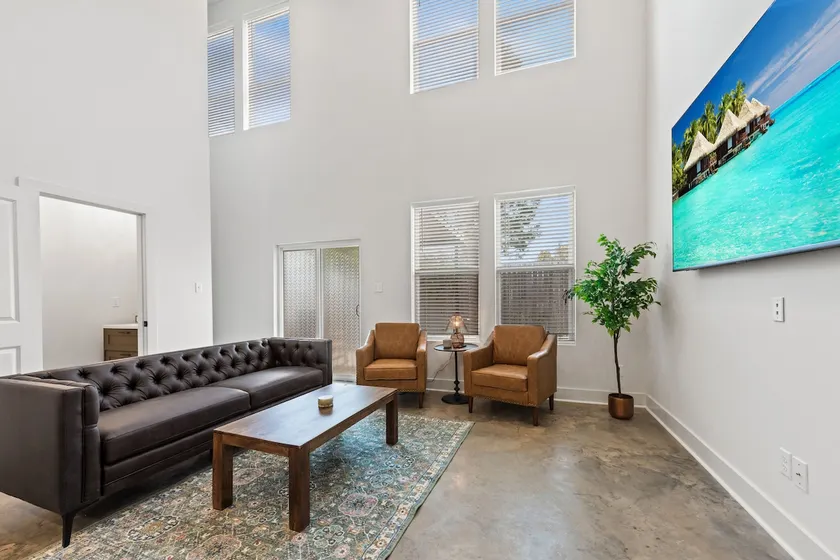 Brass House•85”TV-King•Garage•Green Egg•Fast Wi-Fi - Image 1