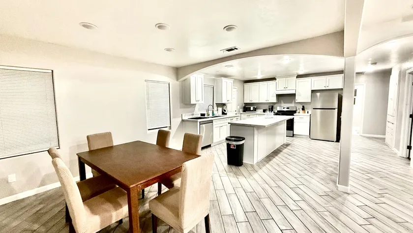 *LRG Clean* 4BD/2BTH, WIFI Sleeps12* - Image 1