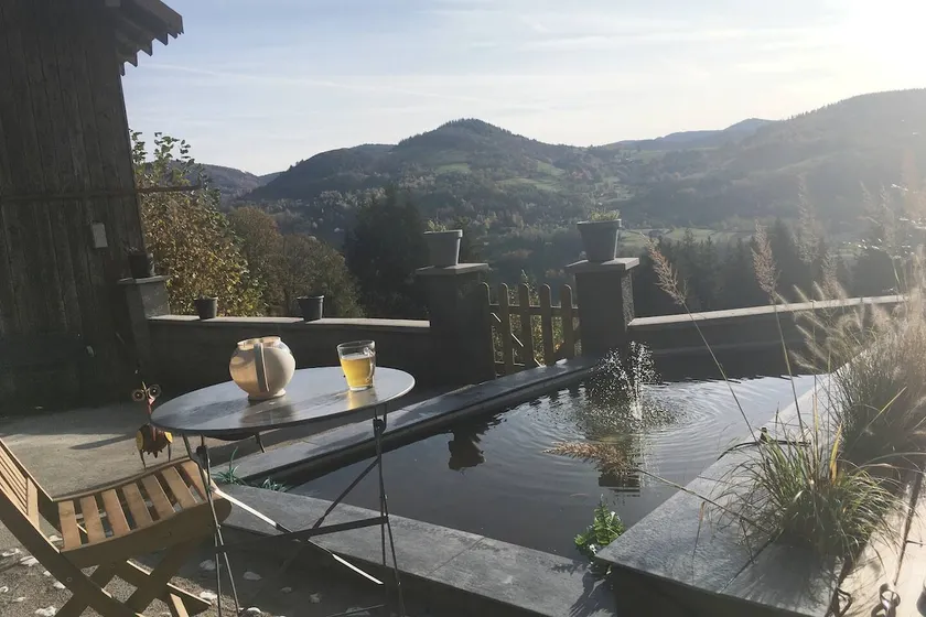 Peaceful mountain haven with Jacuzzi, sauna, view - Image 1