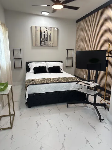Private Studio Apt queen bed Japanese soaker Tub - Image 1