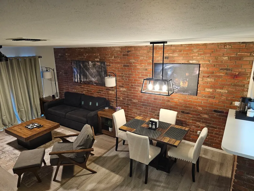Townhouse-Better Than A Hotel-Hospital Area - Image 1