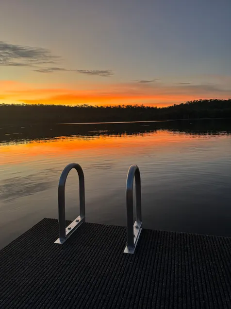de Barrel - on Lake Bennett - Image 1