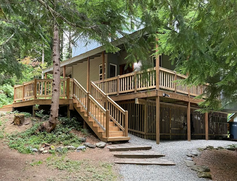 Private Cozy Cabin Hike Mt Rainier & Sunrise - Image 1