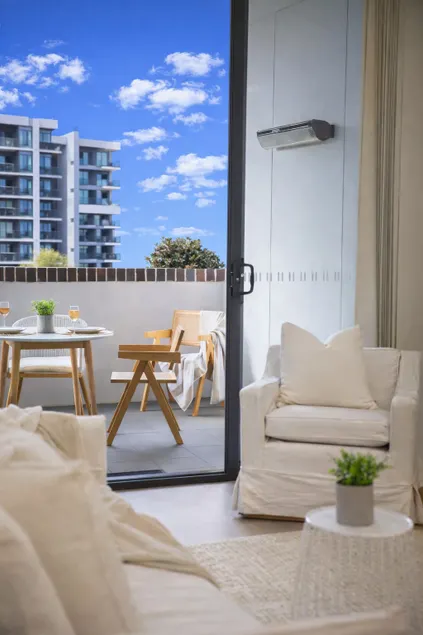 Coastal Bliss Retreat - King Bed Luxury - Secure Underground Parking - Image 1
