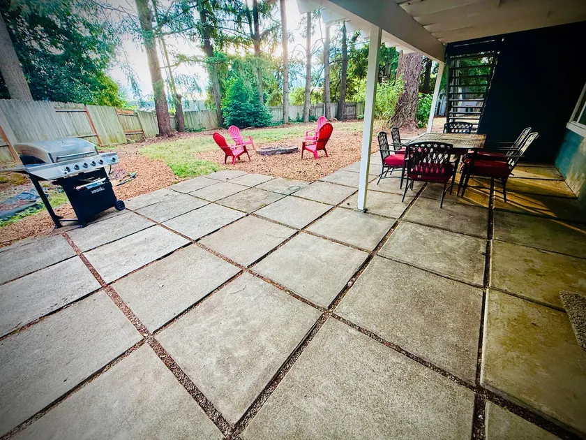 Huge 2BR + Office/ Sleeps Like a 3BR & Large Yard - Image 1