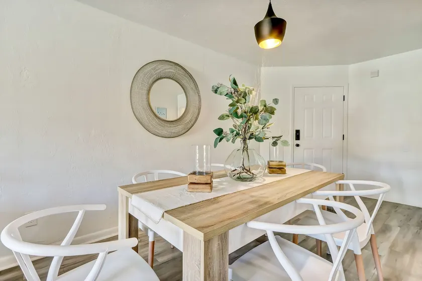 Las Olas Cabana - Close to Beach & Restaurants - Image 1
