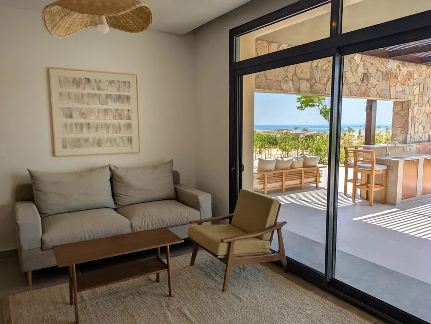 Spacious 3BR Apartment Glorious Panoramic Seaviews - Image 1