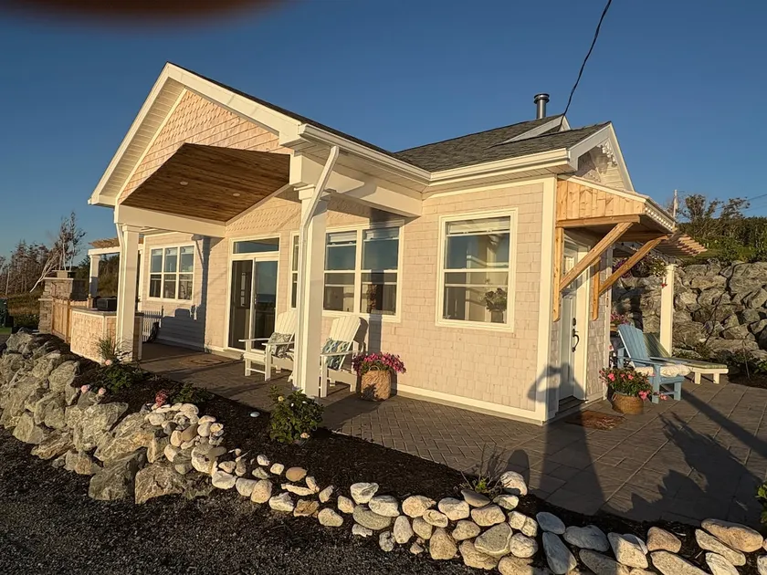 Xanadu By The Sea Premium Cottages (Hydrangea) - Image 1